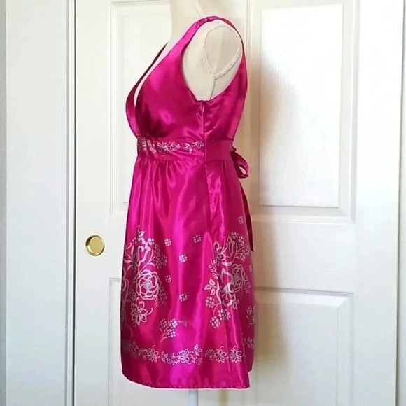 Forever 21 | Fuchsia V-Neck Floral Printed Dress - Picture 2 of 11